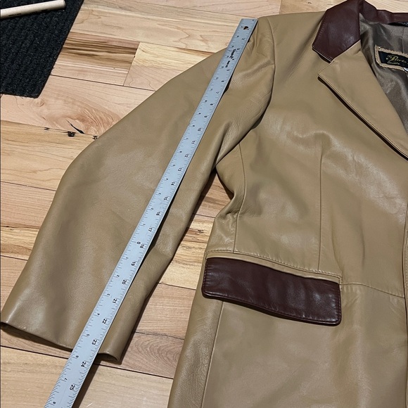 Vintage Tan and Brown Leather Blazer - Picture 7 of 14